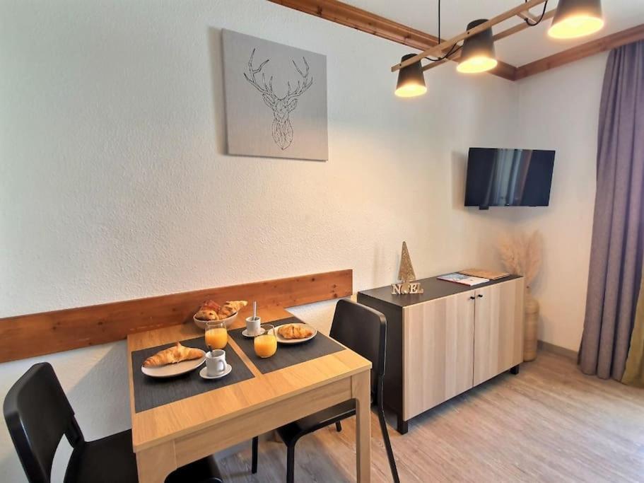 *nouveau* Pied Des Pistes * Piscine Ext. Chauffee* Apartment Alpe d'Huez